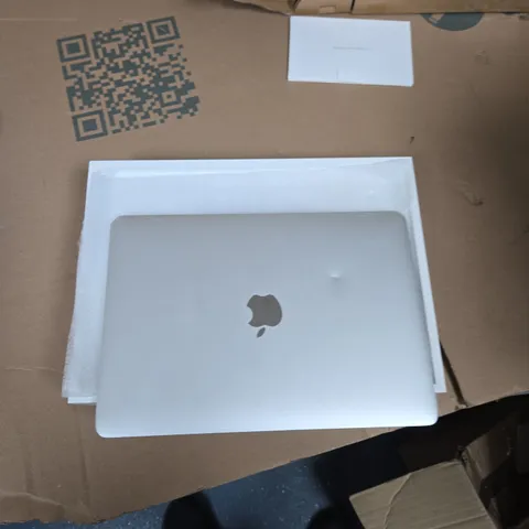 APPLE MACBOOK AIR A1534 11-INCH LAPTOP – SILVER