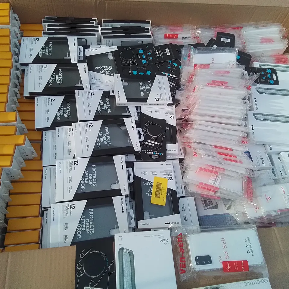 PALLET CONTAINING A LARGE QUANTITY OF ASSORTED BRAND NEW PHONE AND TABLET CASES 