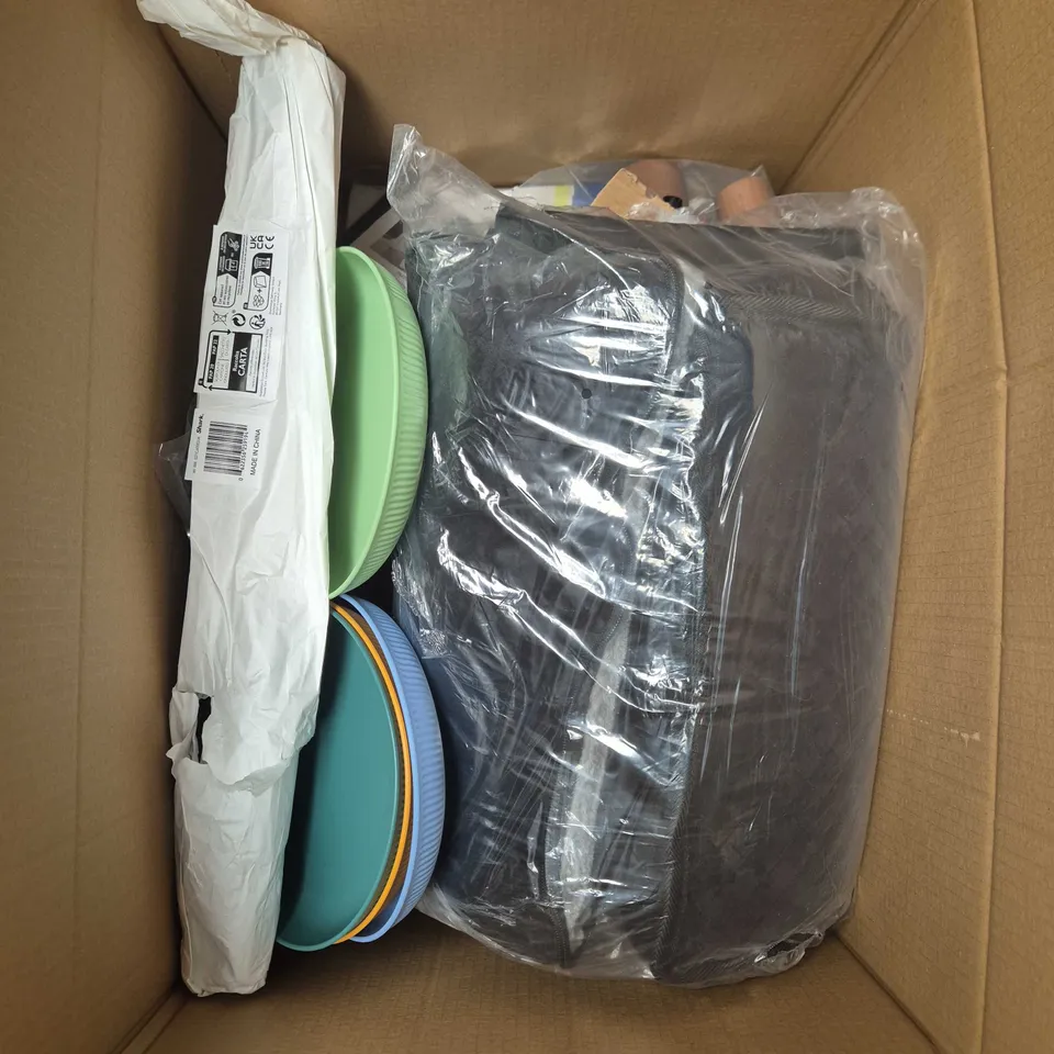 APPROXIMATELY 15 ASSORTED HOUSEHOLD PRODUCTS TO INCLUDE PLASTIC PLATES, HOME DECOR, POWER PASTE ETC 