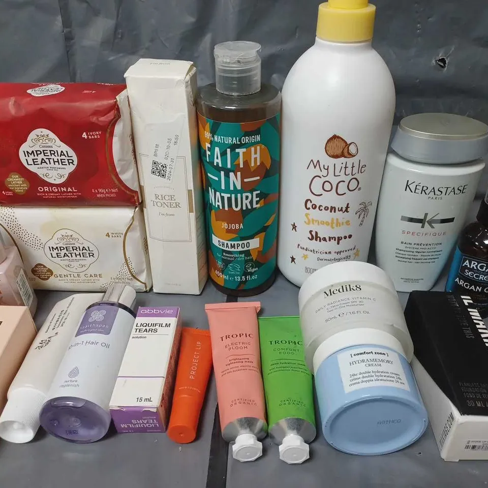 LOT OF APPROXIMATELY 25 ASSORTED HEALTH AND BEAUTY ITEMS TO INCLUDE MEDIK8 MOISTURISER, IMPERIAL LEATHER SOAP AND MY LITTLE COCO SHAMPOO