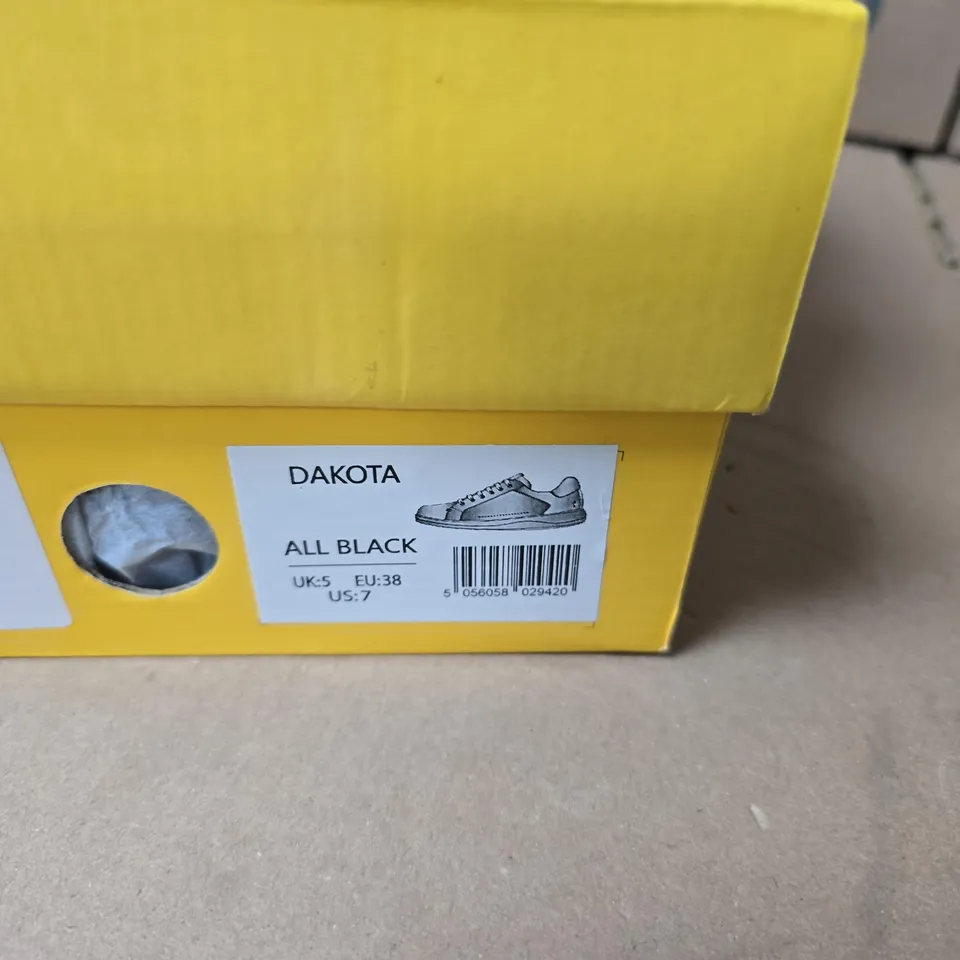 DAKOTA ALL BLACK TRAINERS – UK 5 (EU 38, US 7)