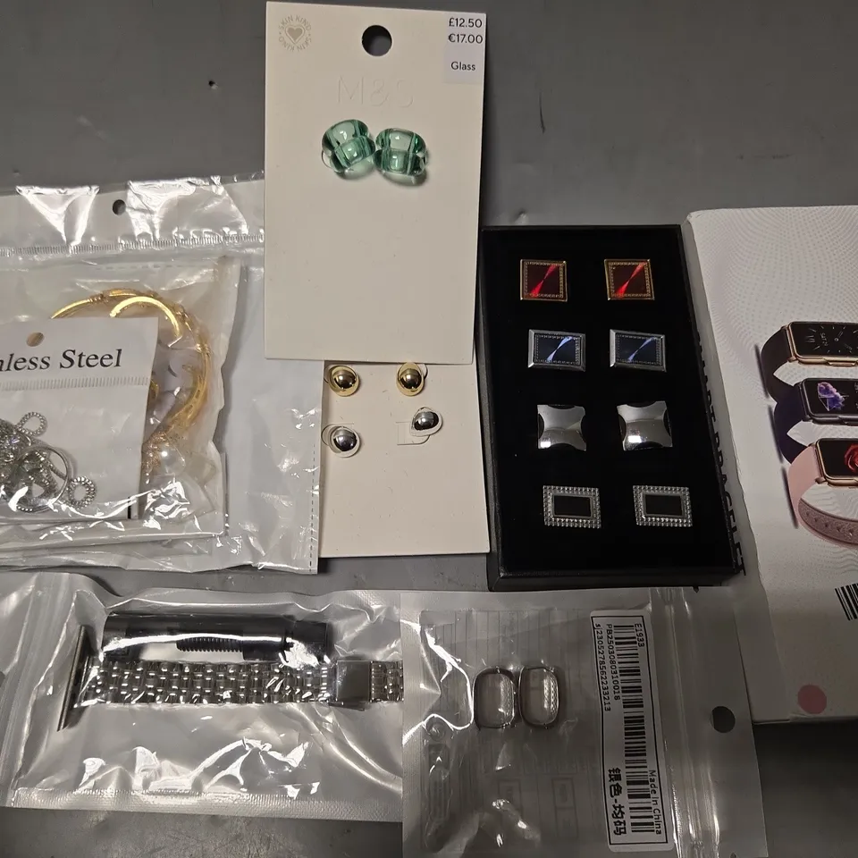 APPROX 12 ASSORTED JEWELLERY ITEMS TO INCLUDE EARRINGS, BANGLES, CUFFLINKS, ETC 