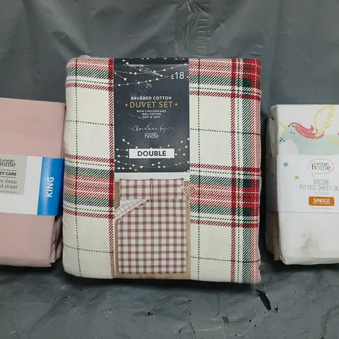 BOX OF APPROXIMATELY 10 ASSORTED BEDDING ITEMS IN VARIOUS STYLES, SIZES, AND COLOURS TO INCLUDE DUVET SETS AND PILLOWCASES, ETC - COLLECTION ONLY