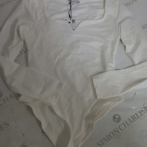 STRADIVARIUS BODY SUIT IN WHITE - M