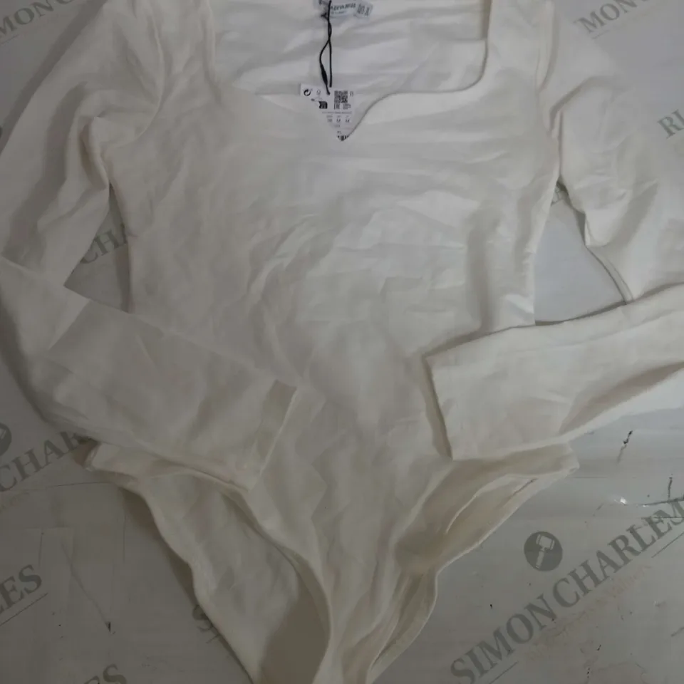 STRADIVARIUS BODY SUIT IN WHITE - M