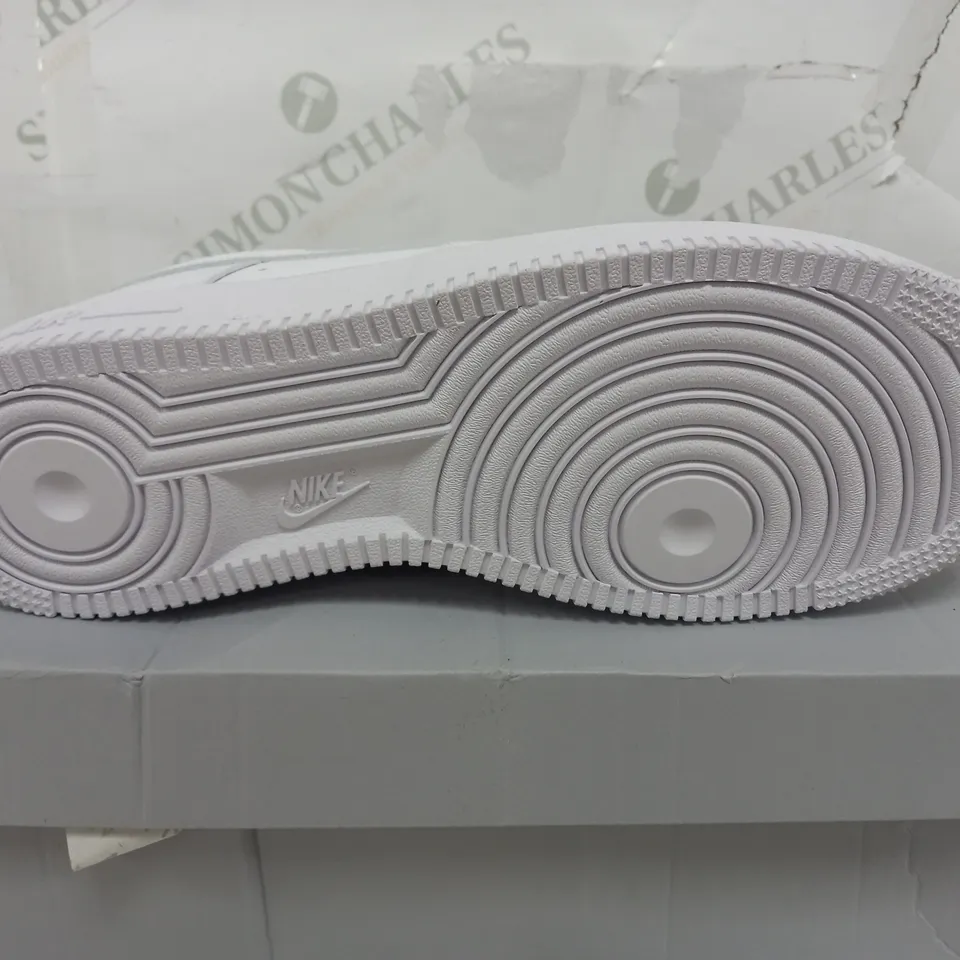 BOXED PAIR OF AIR FORCE 1 07 IN WHITE - UK 8