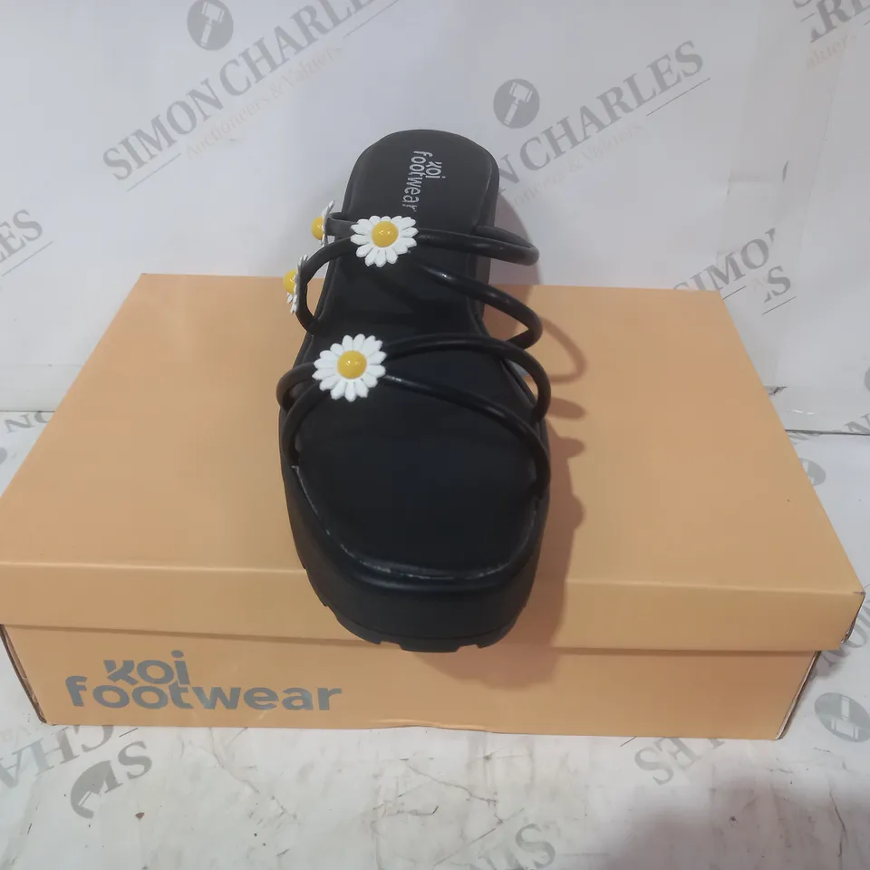 BRAND NEW BOXED PAIR OF KOI VEGAN LEATHER BLOOMING DAISY OASIS STRAPPY SLIDERS IN BLACK UK SIZE 10
