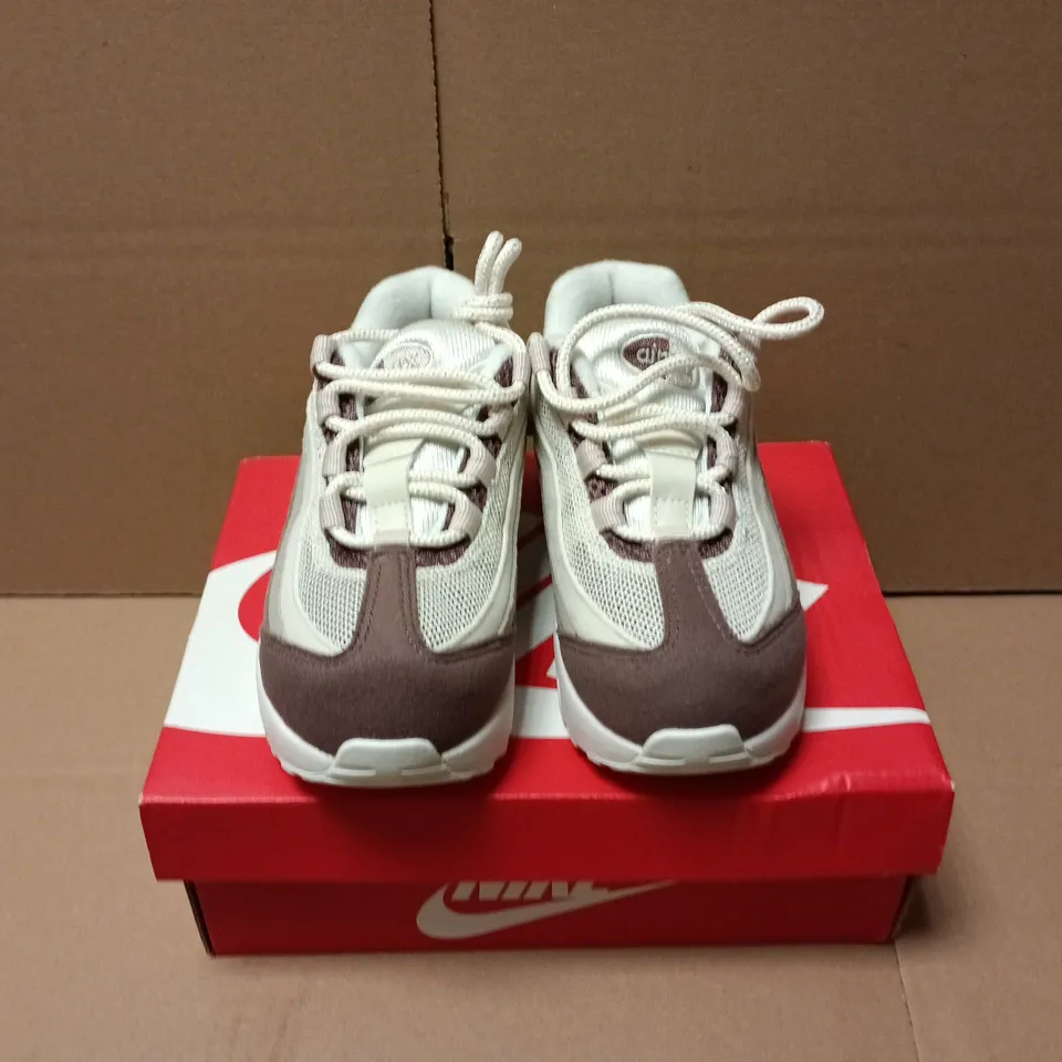 BOXED PAIR OF NIKE AIR MAX 95 CHILDRENS TRAINERS IN PHANTOM - UK 9.5