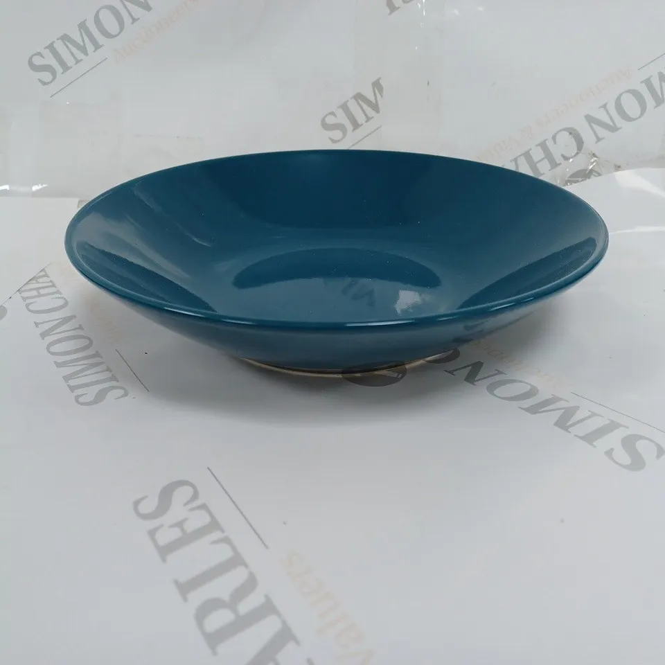 BRAND NEW BOXED CESIRO 12 PIECE DINNER SET TO INCLUDE LARGE PLATE SMALL PLATE DESSERT BOWL AND SOUP BOWL /COLLECTION ONLY 