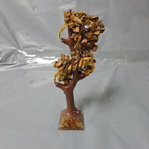 APPROXIMATELY 30 CRYSTAL TREE ORNAMENTS - COLOURS MAY VARY 