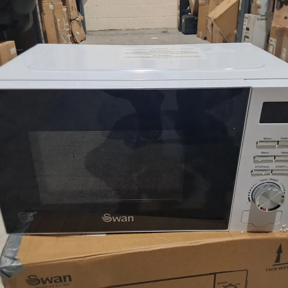 BOXED SWAN 20L 700W DIGITAL MICROWAVE - WHITE - COLLECTION ONLY 