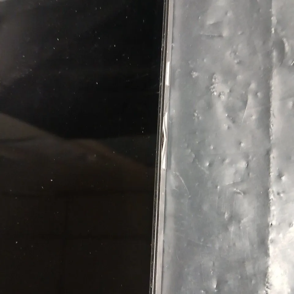 SAMSUNG GALAXY TAB A9 SM-X115 – SILVER, CRACKED SCREEN