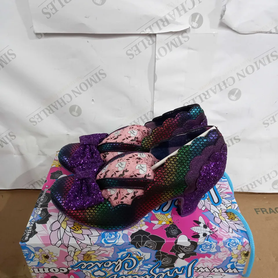 BOXED PAIR OF IREGULAR CHOICE STAGE LEFT MID HEEL SHOES SIZE 40