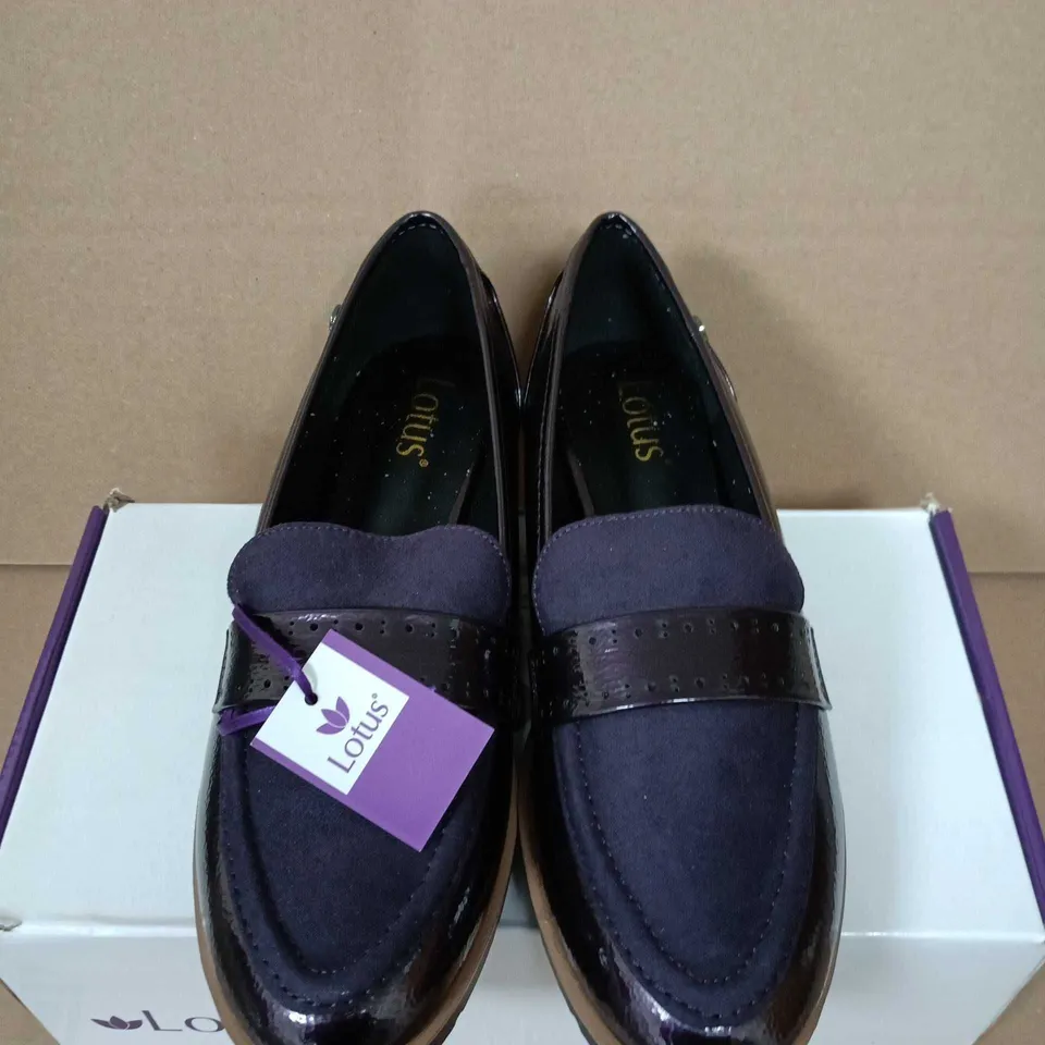 BOXED PAIR OF LOTUS CAMBRIDGE 