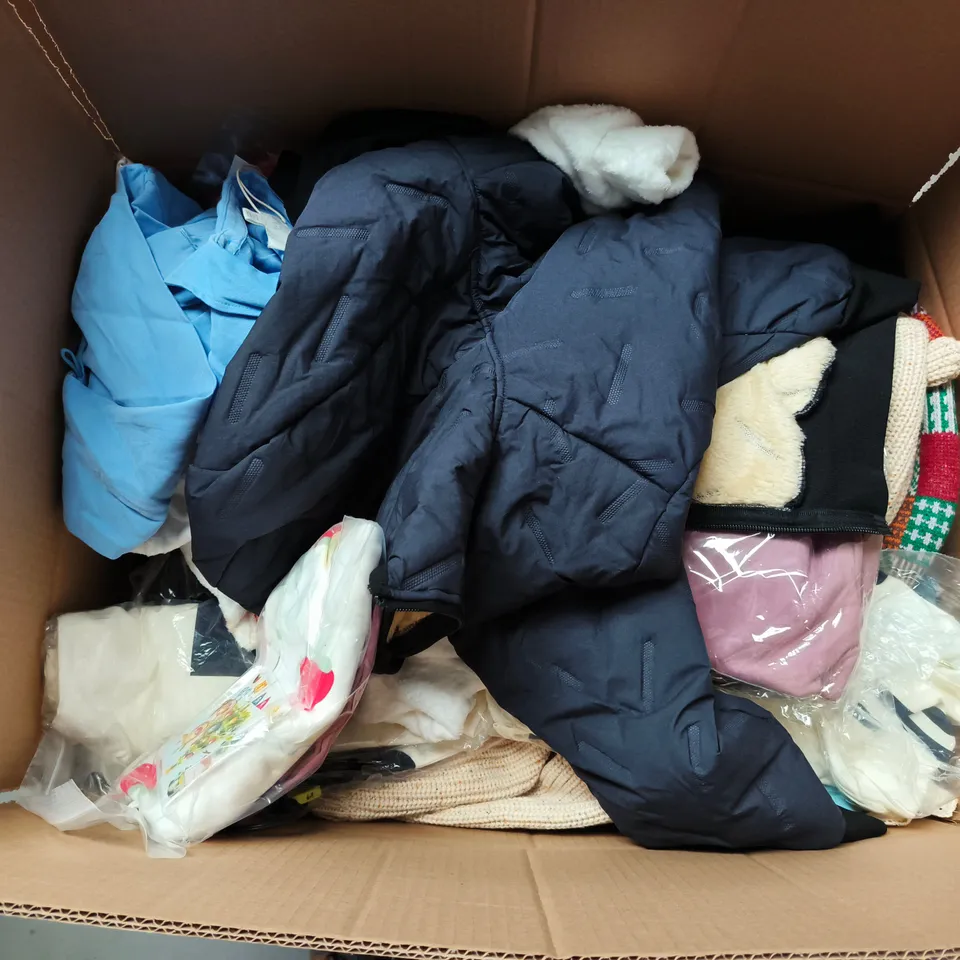 APPROXIMATELY 30 ASSORTED KIDS CLOTHING ITEMS IN VARIOUS STYLES, SIZES & COLOURS 