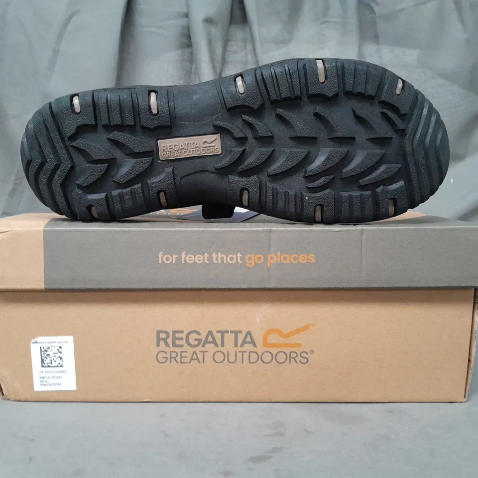 BOXED PAIR OF REGATTA OPEN TOE SANDALS IN BROWN UK SIZE 9