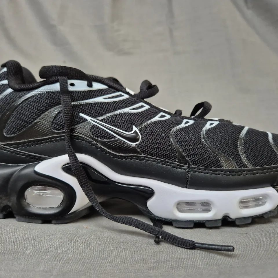 PAIR OF NIKE TN AIR SHOES IN BLACK/WHITE UK SIZE 7