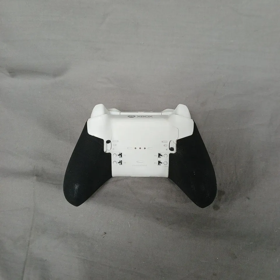 XBOX WIRELESS CONTROLLER – WHITE