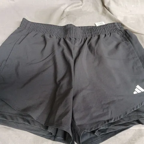 ADIDAS SHORTS SIZE MEDIUM