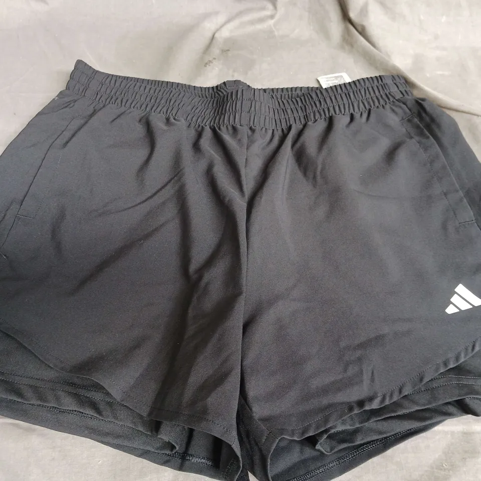 ADIDAS SHORTS SIZE MEDIUM 