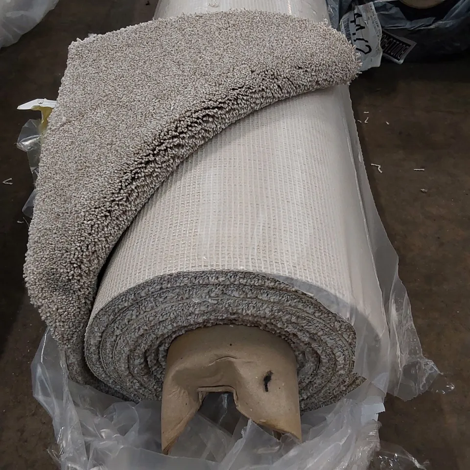 ROLL OF QUALITY CLASSIC CHARM HEATHERS CARPET // SIZE: APPROX 5 X 4m
