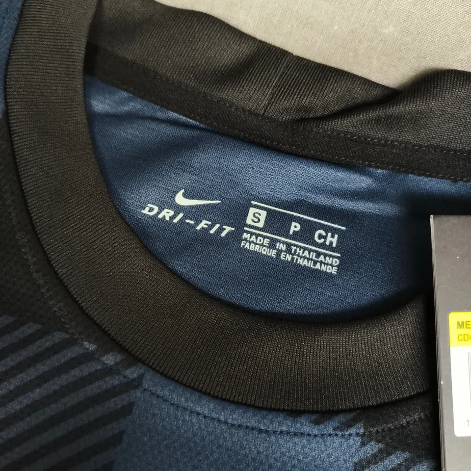 NIKE MANCHESTER UNITED JERSEY (#10 - ROONEY) - SMALL