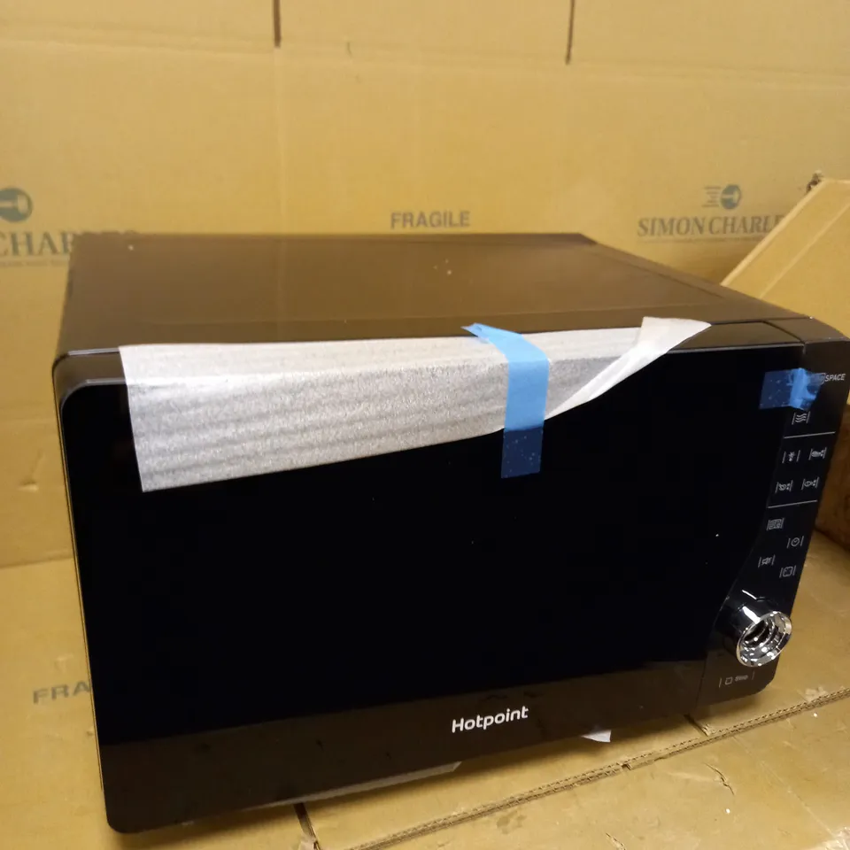 HOTPOINT MWH 2621 MB FLATBED MICROWAVE, 25L, 800W, BLACK