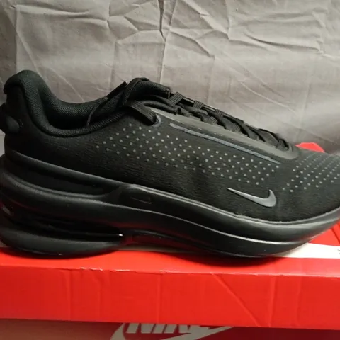 BOXED PAIR OF NIKE AIR Z UPTURN TRAINERS - TRIPLE BLACK - SIZE 6