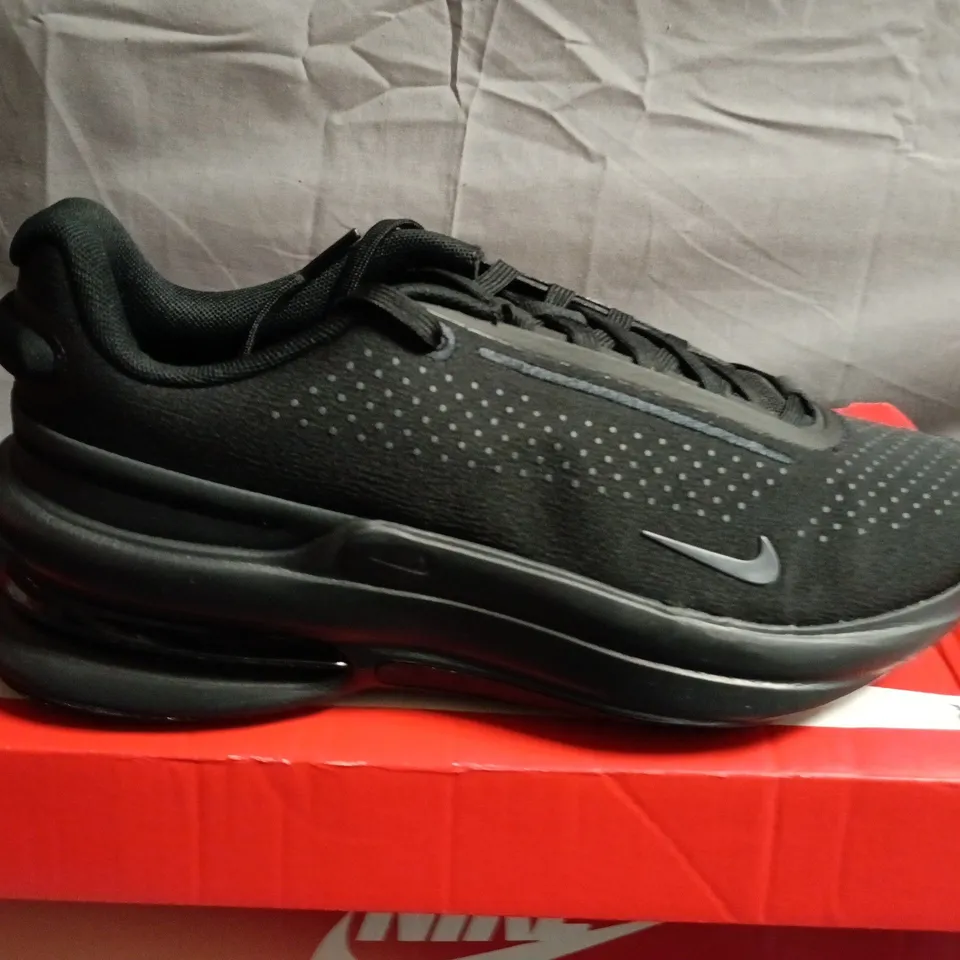 BOXED PAIR OF NIKE AIR Z UPTURN TRAINERS - TRIPLE BLACK - SIZE 6