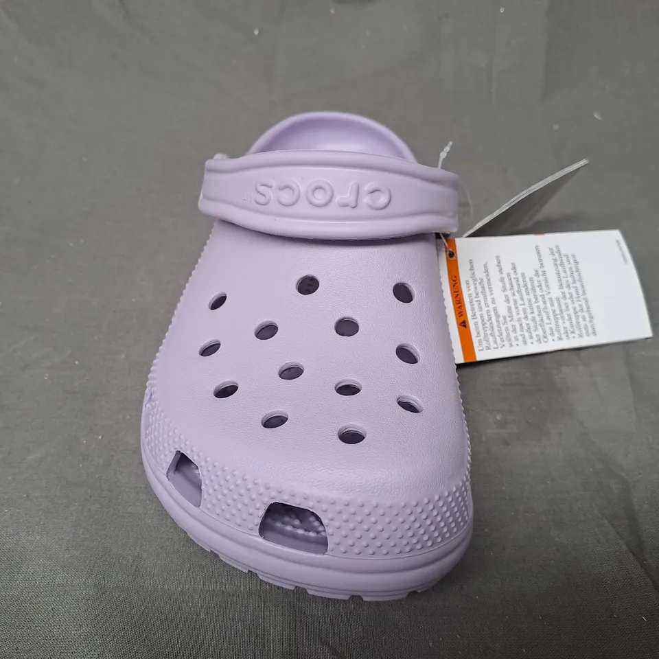 BOXED PAIR OF CROCS CLASSIC KIDS CLOGS IN LAVENDER UK SIZE J4