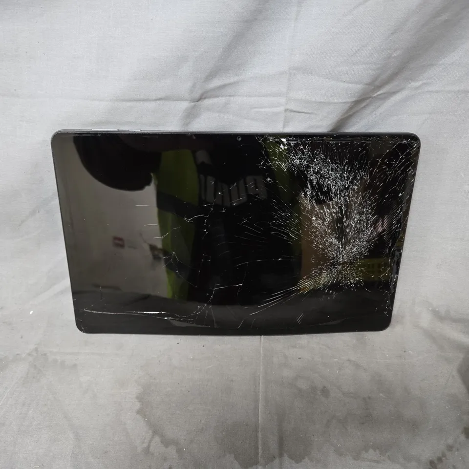 HONOR TABLET – BLACK, CRACKED SCREEN 