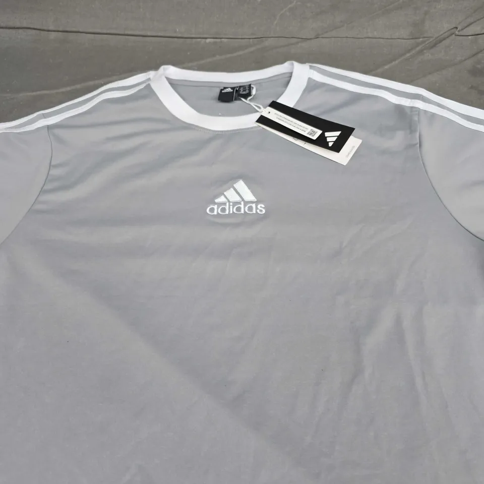 ADIDAD LOGO CASUAL TEE - SIZE XL