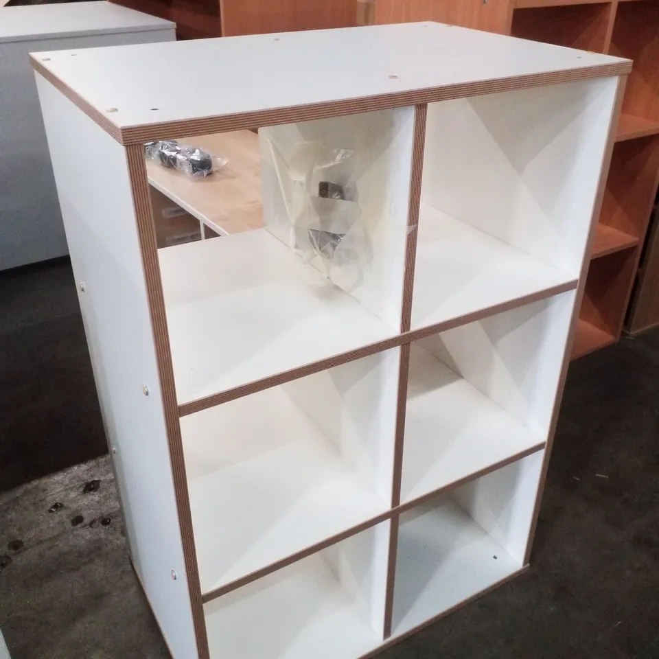 6 CUBE ROOM DIVIDER IN WHITE