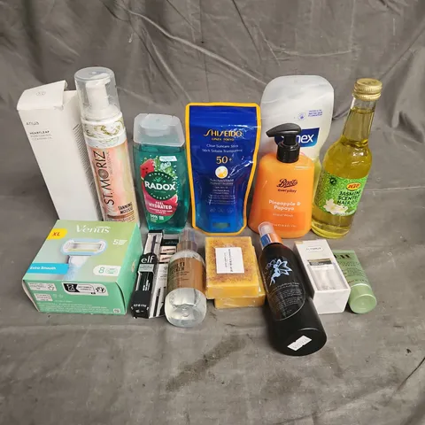 APPROXIMATELY 20 ASSORTED HEALTH & BEAUTY PRODUCTS TO INCLUDE - ANUA PORE CONTROL CLEANSING OIL - GILLETTE VENUS BLADES - JASMINE SCENTED HAIR OIL - ETC - COLLECTION ONLY