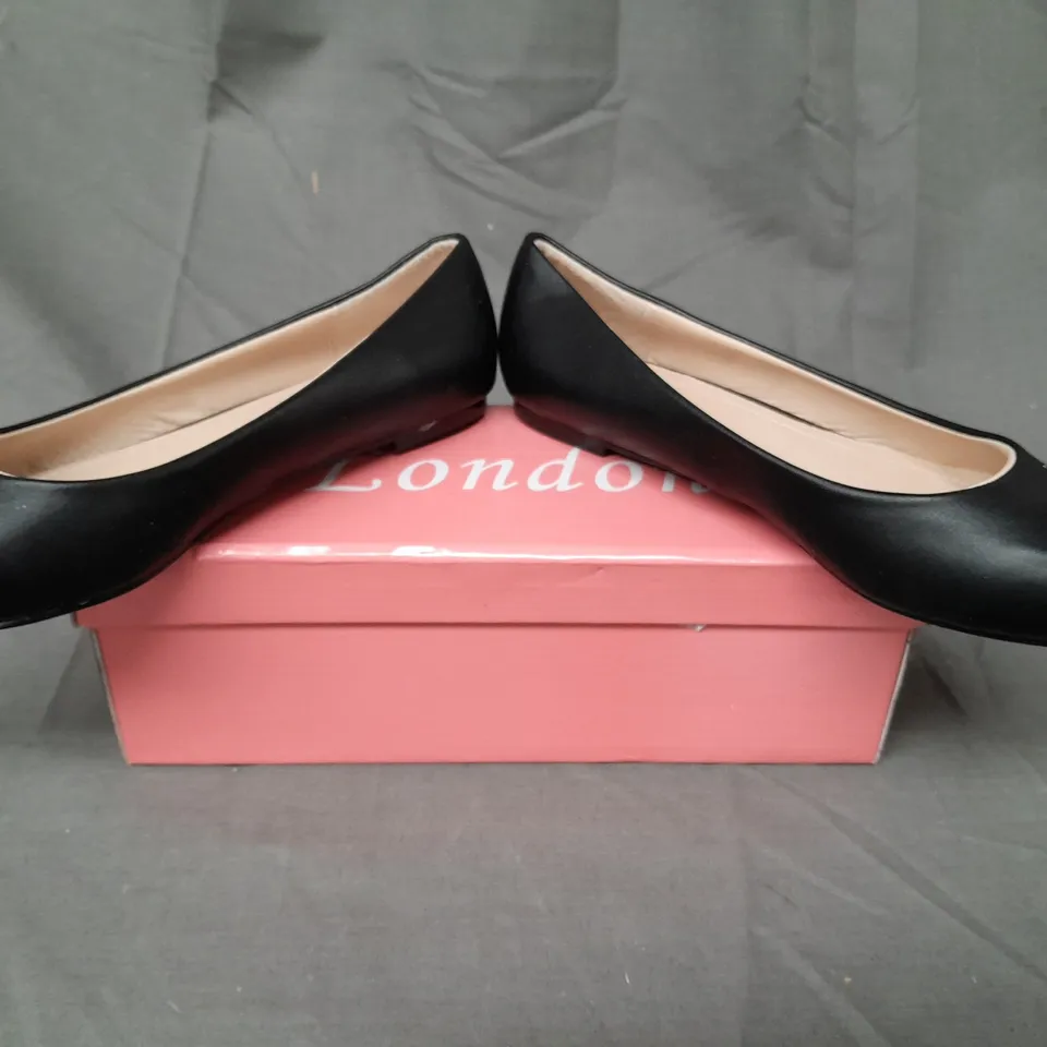 BOXED PAIR OF DESIGNER CLOSED TOE SLIP-ON SHOES IN BLACK EU SIZE 36