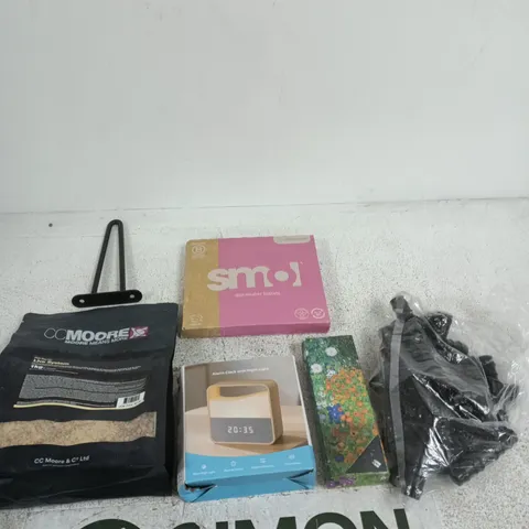 APPROXIMATELY 20 ASSORTED ITEMS INCLUDING THE GIFTED COMPANY KLIMT GIFT POEN SET, UPXNBOR ALARM CLOCK WITH NIGHT LIGHT AND SMOL DISHWASHER TABLETS