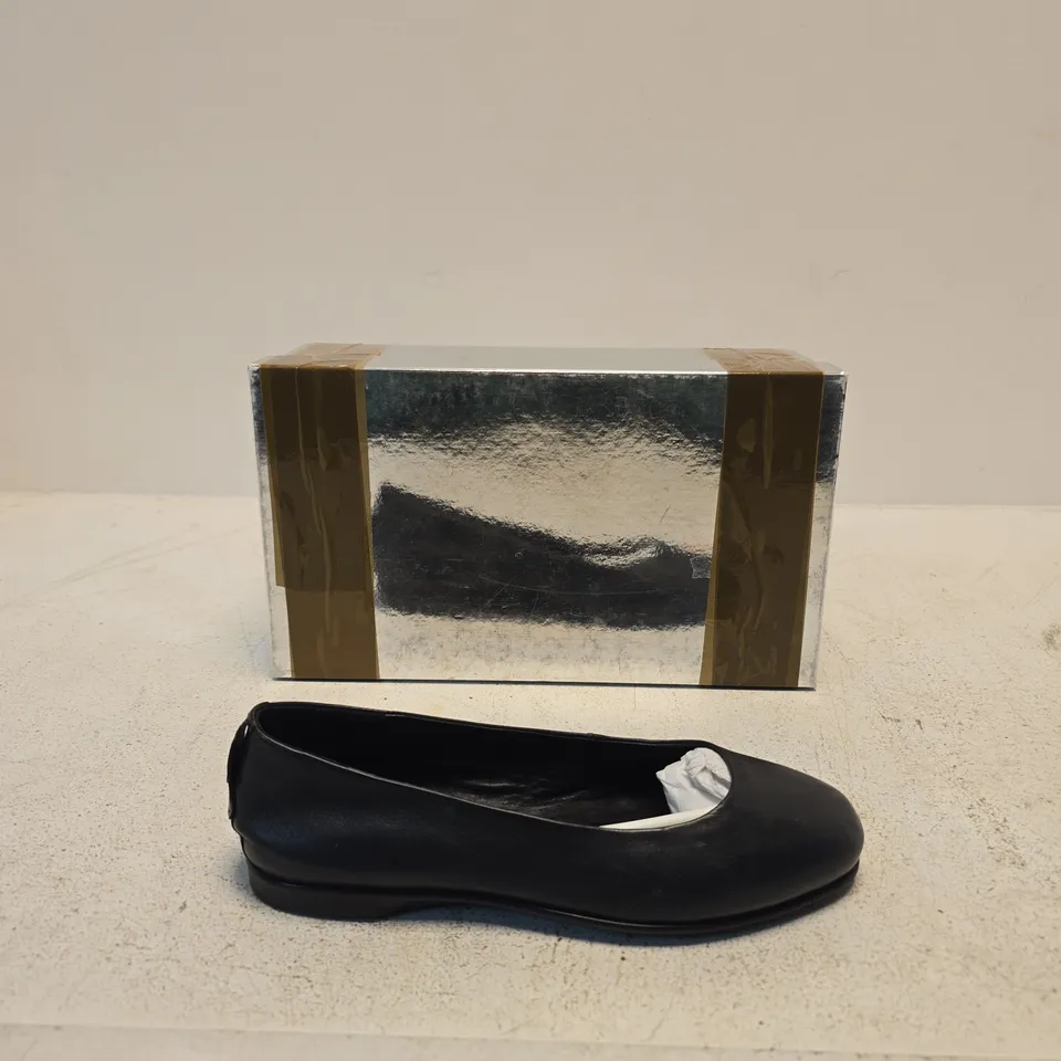 ECCO WOMEN'S LEATHER BALLET FLATS – UK 4 (EU 37) – BOXED