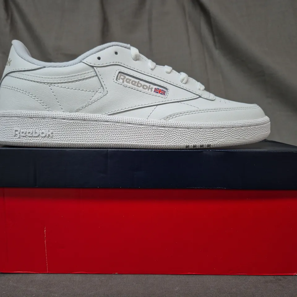 BOXED PAIR OF REEBOK CLUB C 85 WOMEN'S SHOES IN WHITE UK SIZE 8