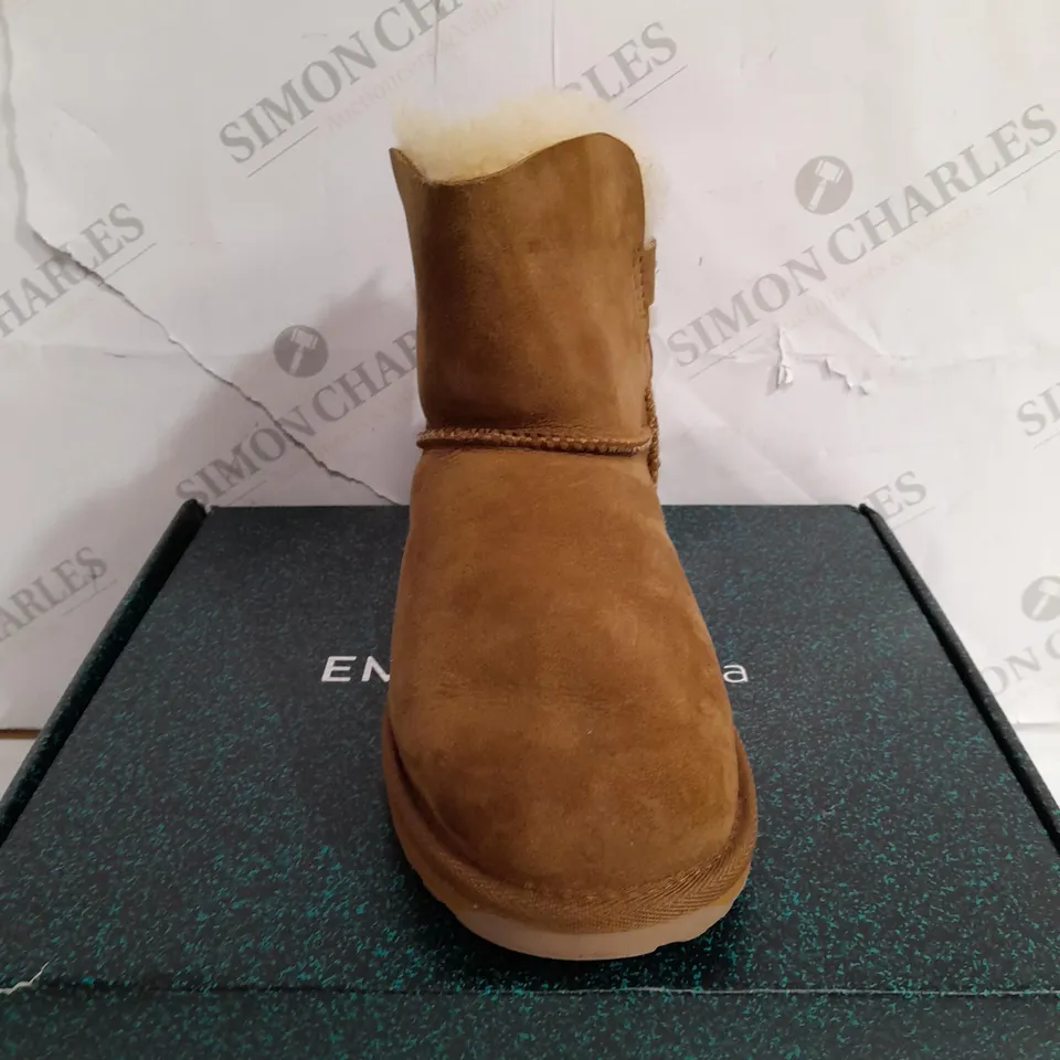 BOXED PAIR OF EMU AUSTRALIA SUMMERLANDS BOOTS BROWN SIZE 6