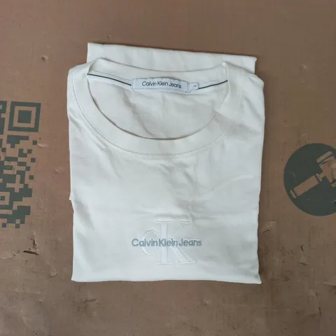 CALVIN KLEIN JEANS SHORT SLEEVE CREW NECK T-SHIRT IN CREAM SIZE MEDIUM