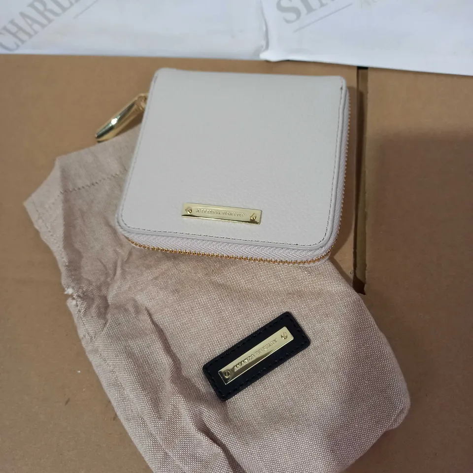 AMANDA WAKELEY THE DENUVE SMALL ZIP PURSE, LIGHT GREY