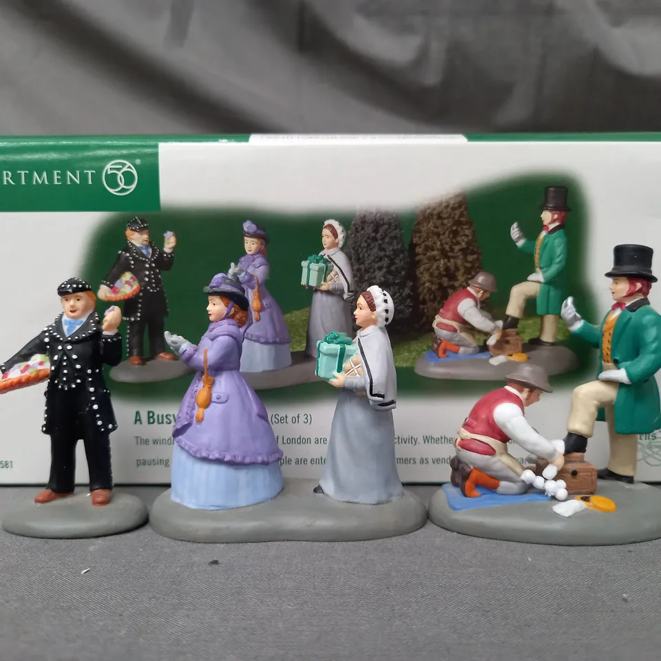 BOXED DEPARTMENT 56 DICKENS VILLAGE A BUSY DAY IN TOWN COLLECTIBLE MINIATURES