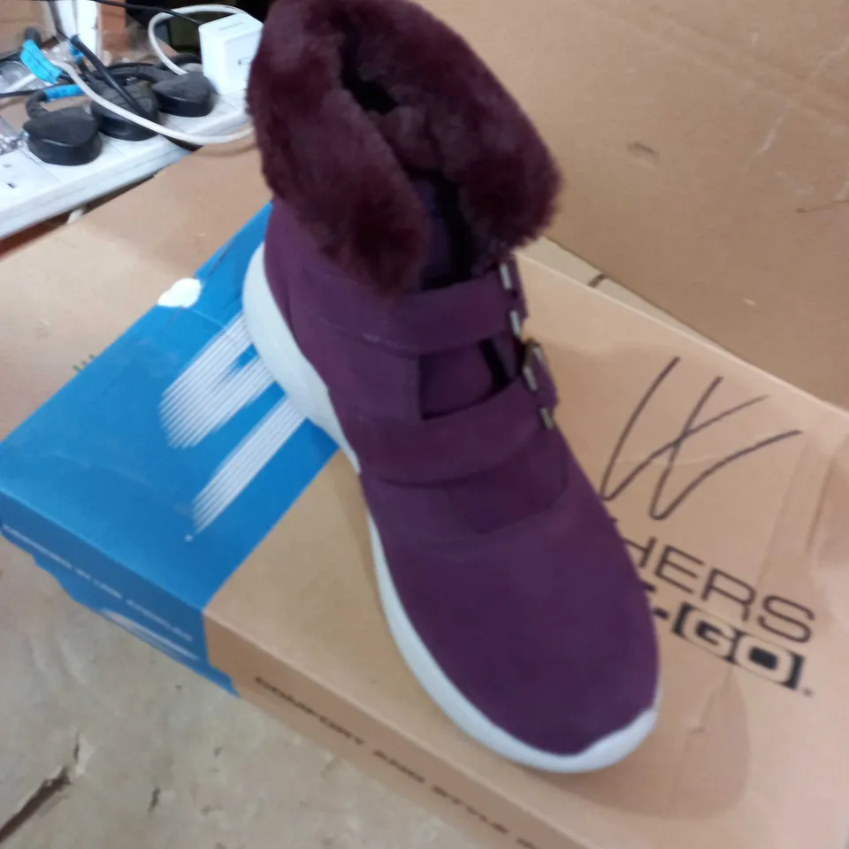 SKETCHERS PERFORMANCE BURGUNDY SHOES SIZE 5 