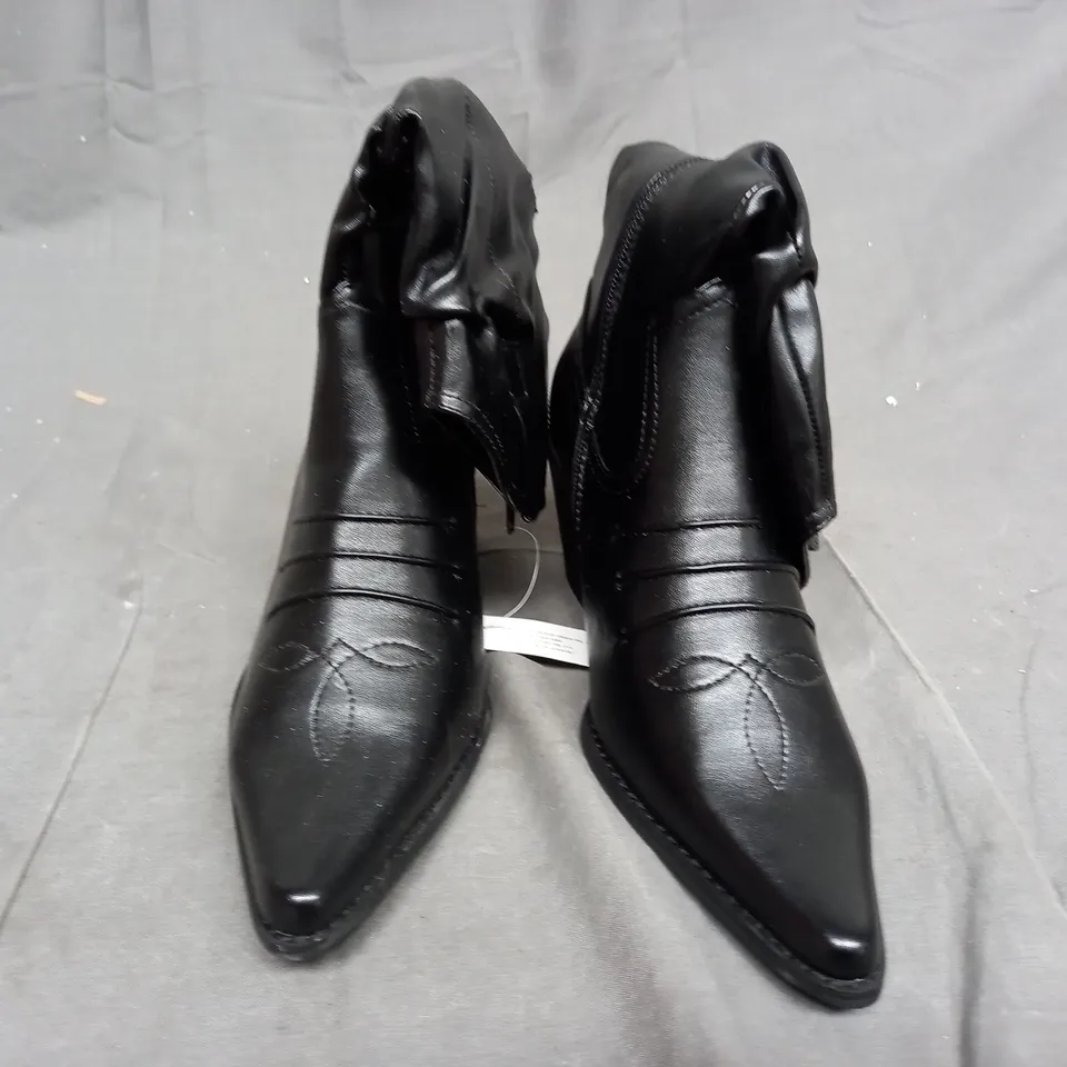 A BOX OF A PAIR OF FLIN SHOES/HEELS IN BLACK