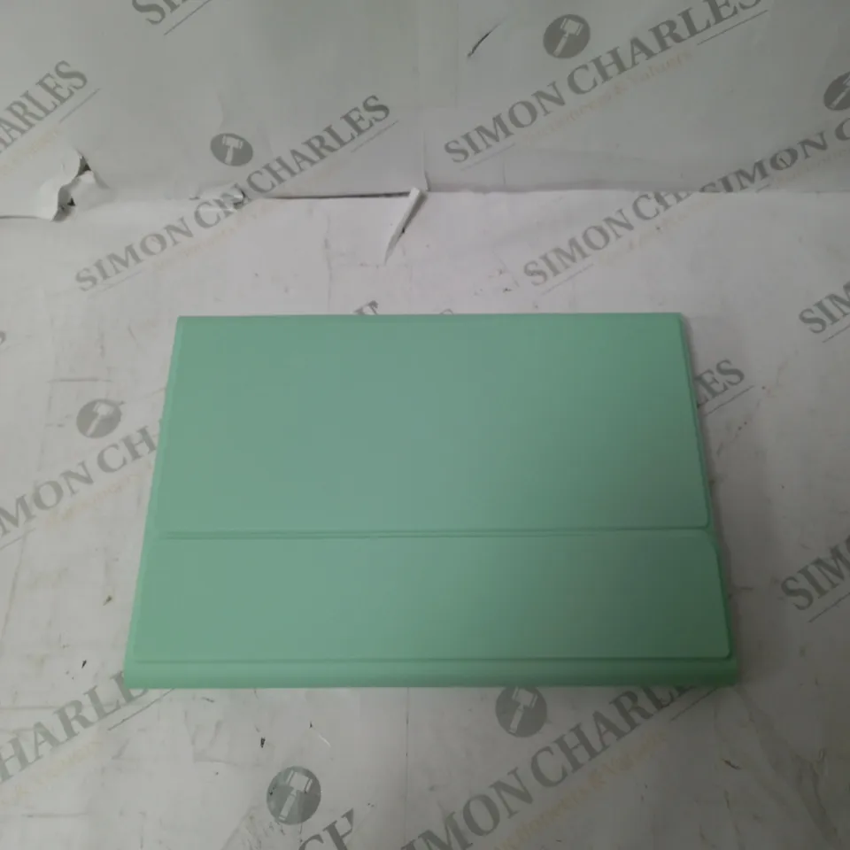 BOXED SMART KEYBOARD AND CASE