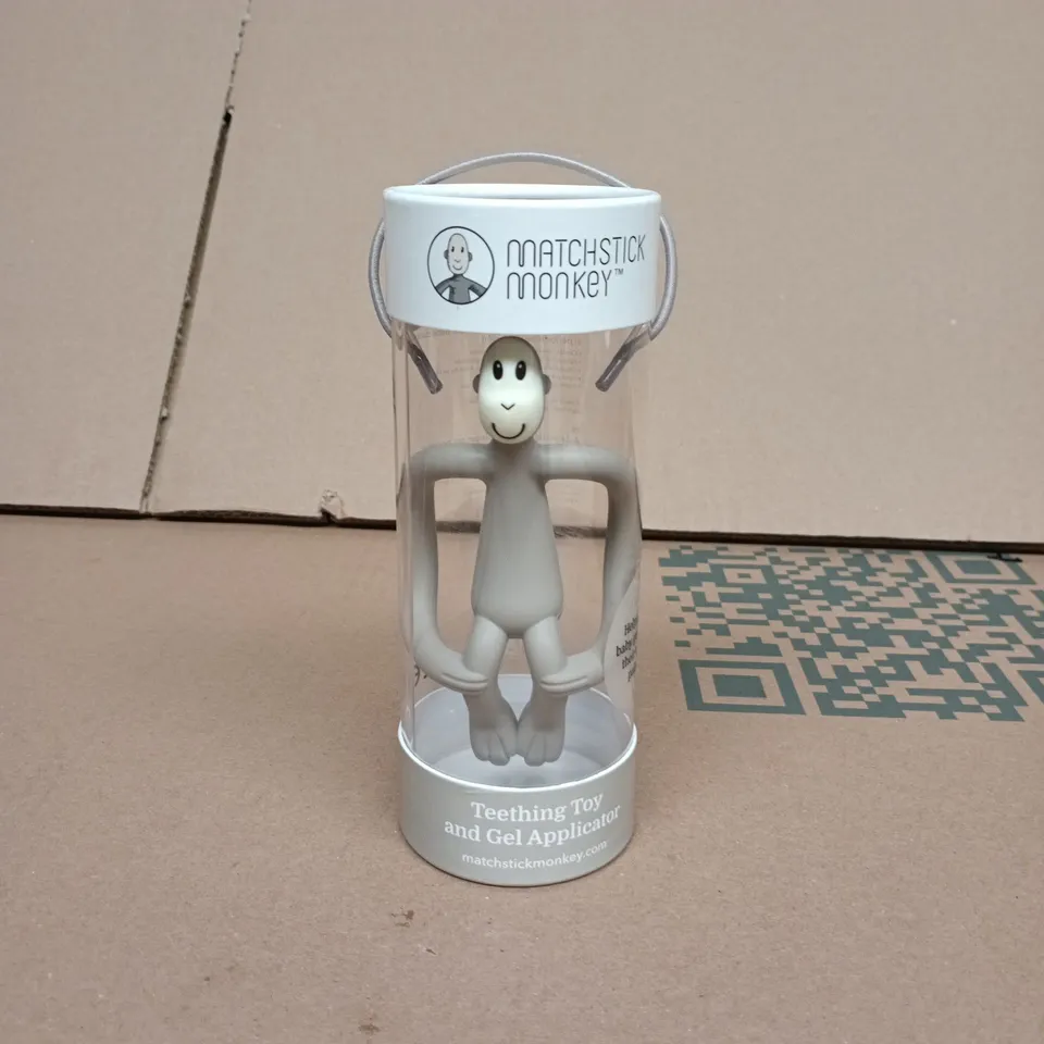 BOX OF APPROXIMATELY 10 ASSORTED GOODS INCLUDING CRYSTAL BALL NIGHTLIGHT, MATCHSTICK MONKEY AND MASONRY DRILL BIT