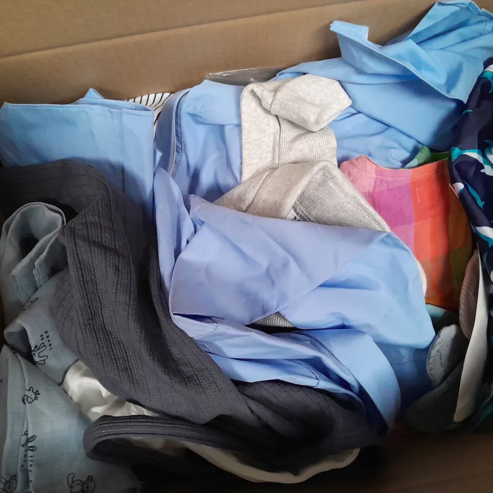 APPROXIMATELY 30 ASSORTED KIDS CLOTHING TO INCLUDE M&S FLEECE PYJAMAS 6-7 YEARS, JOHN LEWIS DRIBBLE BIBS, NEXT VESTS 3-4 YEARS