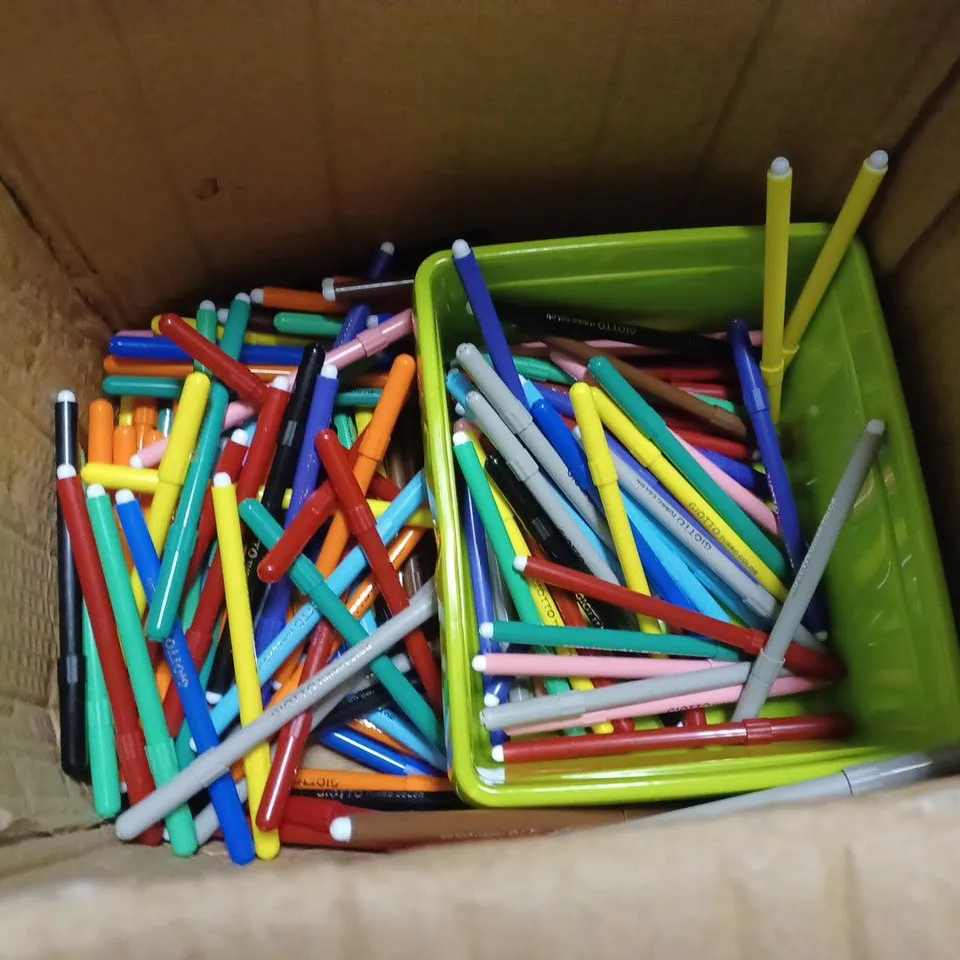 LARGE QUANTITY OF ASSORTED GIOTTO TURBO COLOUR FELT TIP PENS