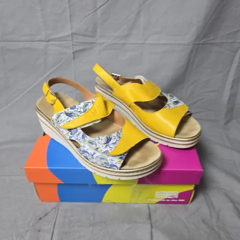 ADESSO LAKE LEATHER SANDALS - YELLOW PAISLEY - SIZE 7