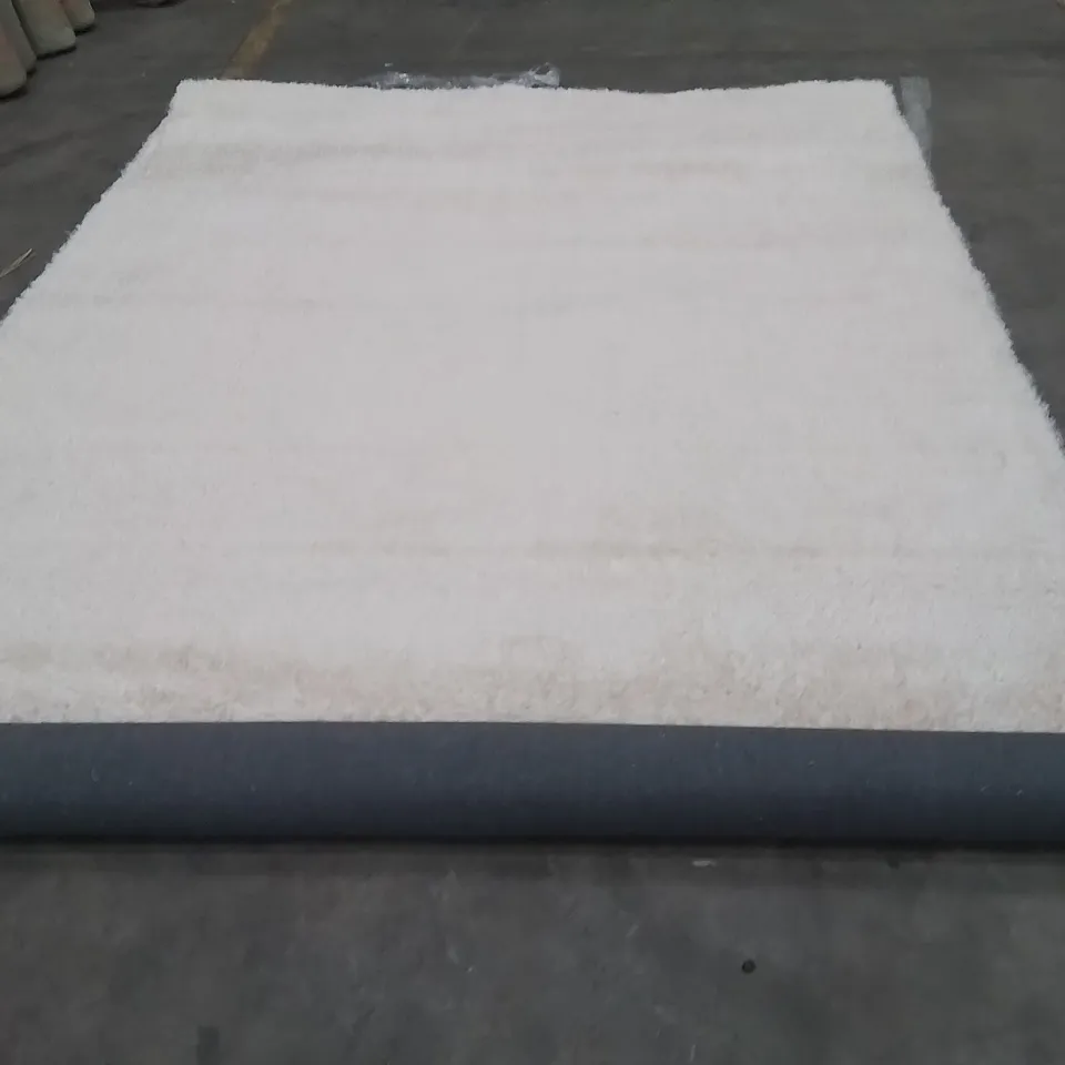 QUALITY BAGGED DESIGNER AREA RUG - APPROXIMATELY 290X200CM